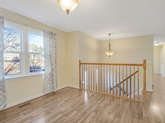 3rd image of 22 Brown Cir