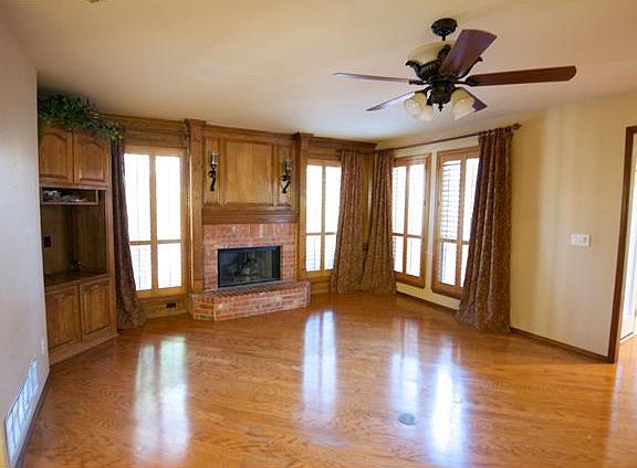 4th image of 1100 Oakwood Ct