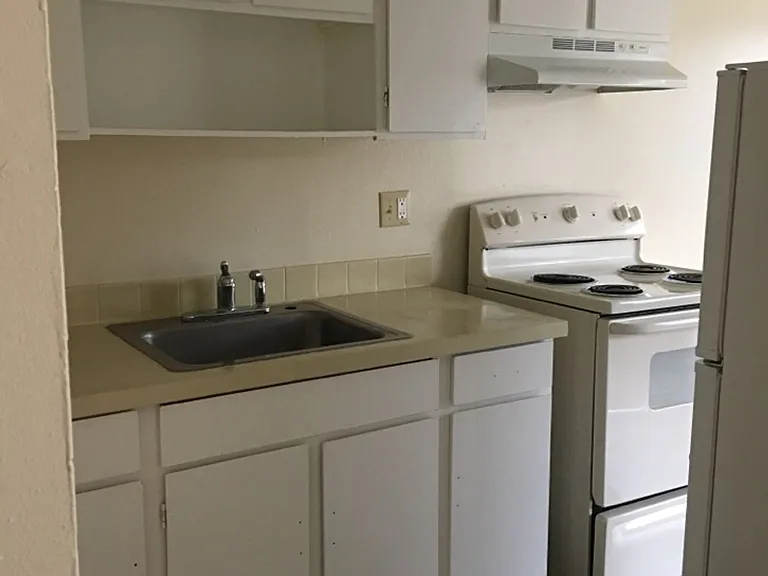 Rochelle Apartments — Photo 2
