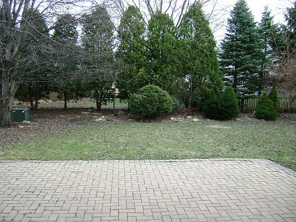 3rd image of 1702 Whispering Oaks Dr