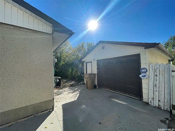 2nd image of 66 Clermont Cres