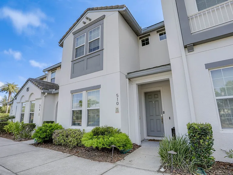 510 Captiva Dr — Photo 2