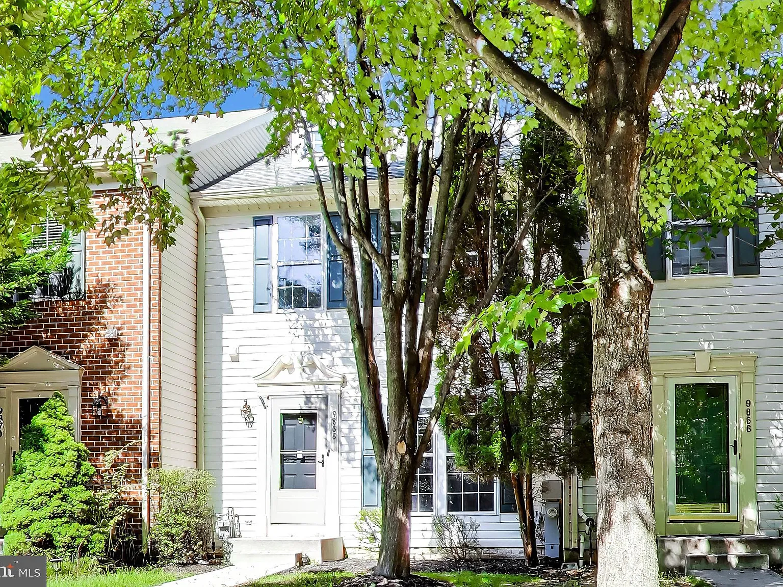 3 bed, 4.0 bath, 2123 sqft, $3,200 — Photo 3