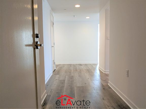 3rd image of 5143 White Oak Ave #103