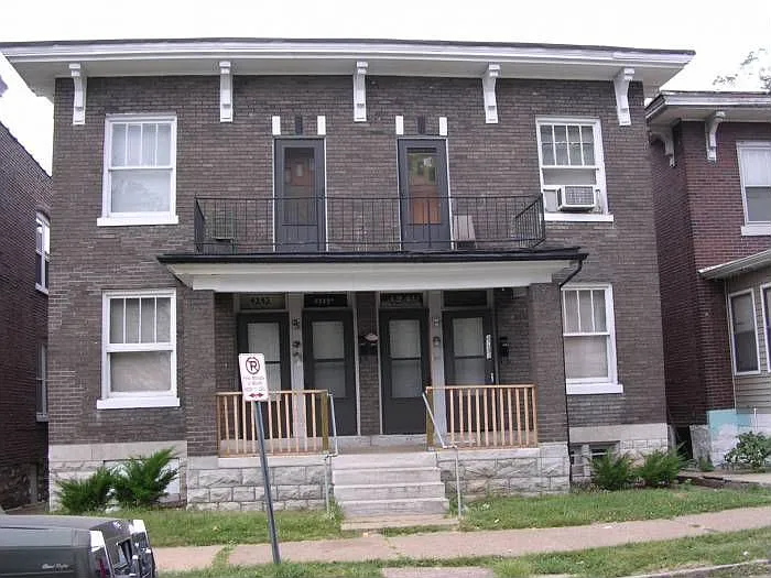 4241-4243 Iowa Ave photo 1