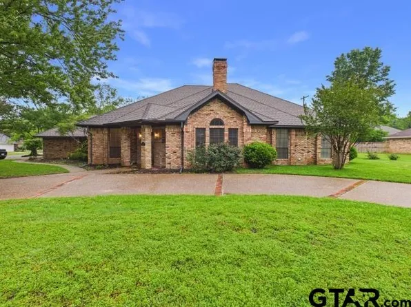 1178 E Oval Dr, Athens, TX 75751