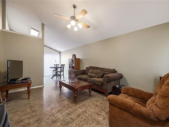 4th image of 1015 E Yager Ln Unit 11