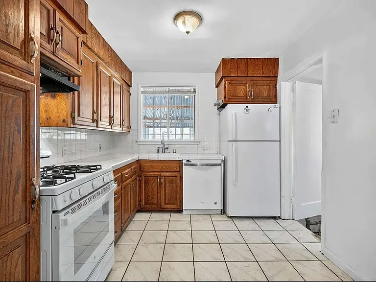 335 S 26th St — Photo 11