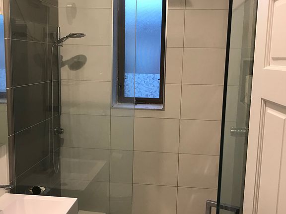 5th image of 1000 N Wolcott Ave #3