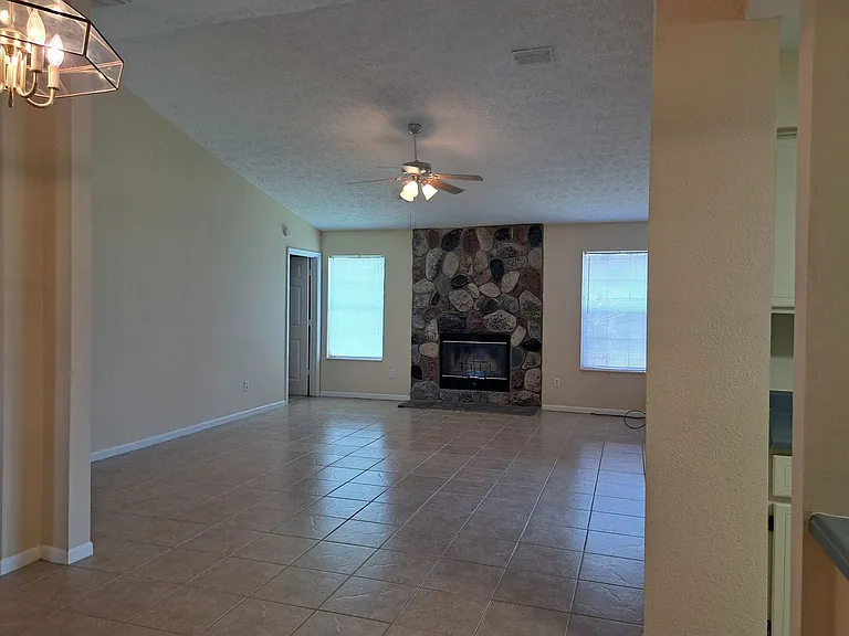 7727 Betty Louise Dr — Photo 9