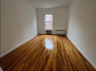 321 W 21st St #1B, New York, NY 10011