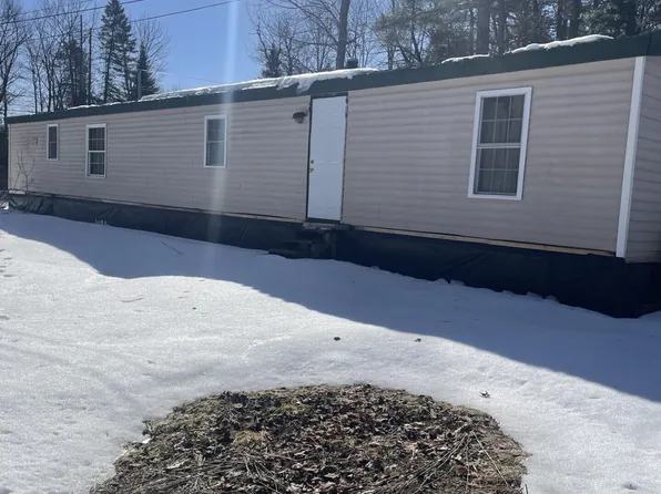 990 Dover Road, Dexter, ME 04930