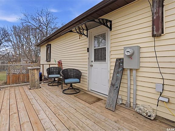 4th image of 210 Railway AVENUE