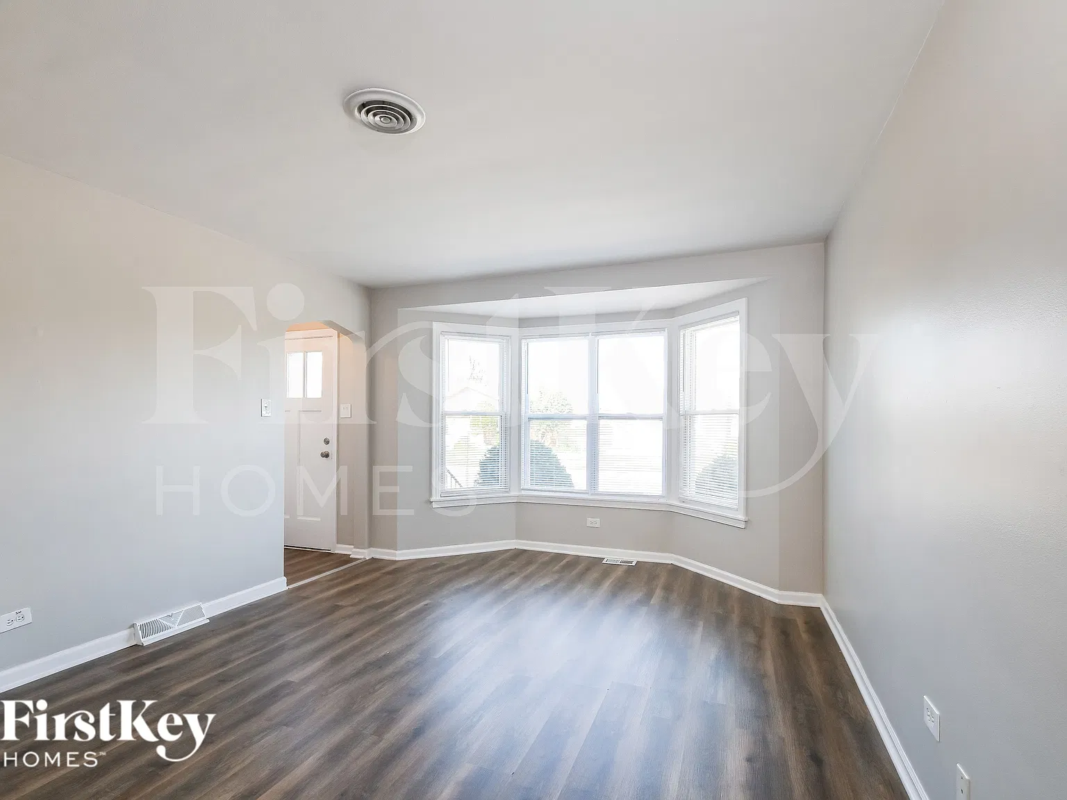 3 bed, 1.0 bath, 1108 sqft, $2,410 — Photo 3