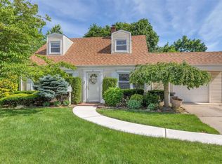 23 Needle Ln, Levittown, NY 11756