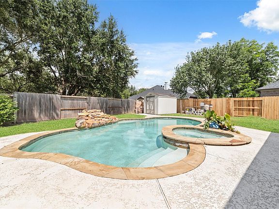 3rd image of 6207 Suncrest Ct