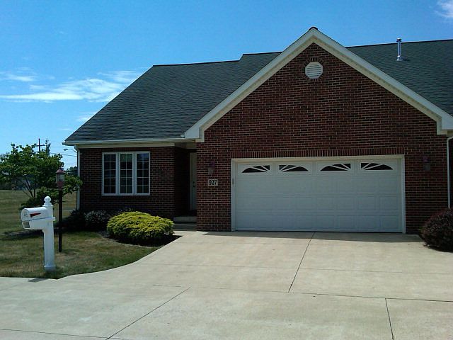 2nd image of 927 Snowmass Dr