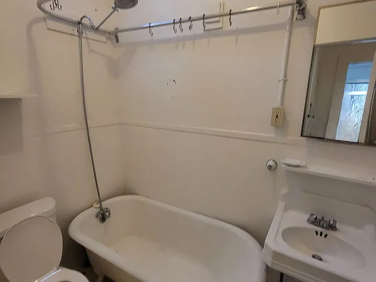 202 W 2nd Ave #2 — Photo 9