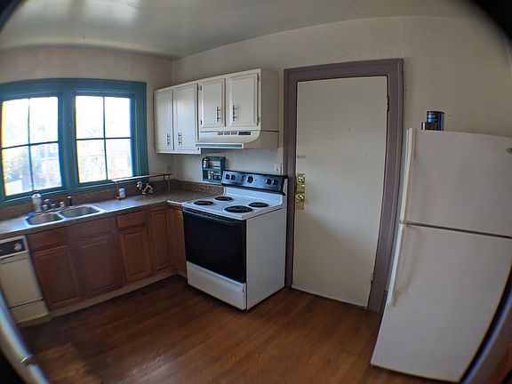 3rd image of 506 Mountain Ave SW APT B