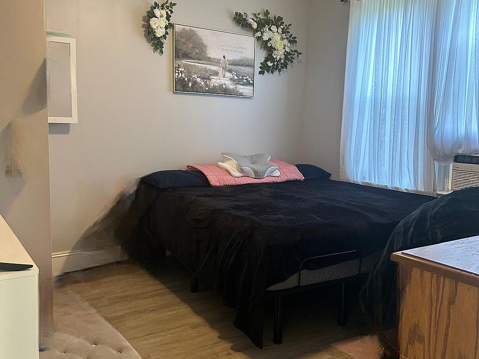 1st image of 135 Anderson Ave #2R