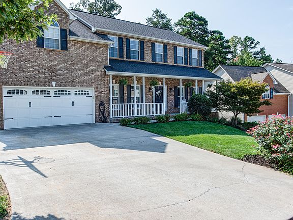 2nd image of 3016 Oakwood Hills Ln