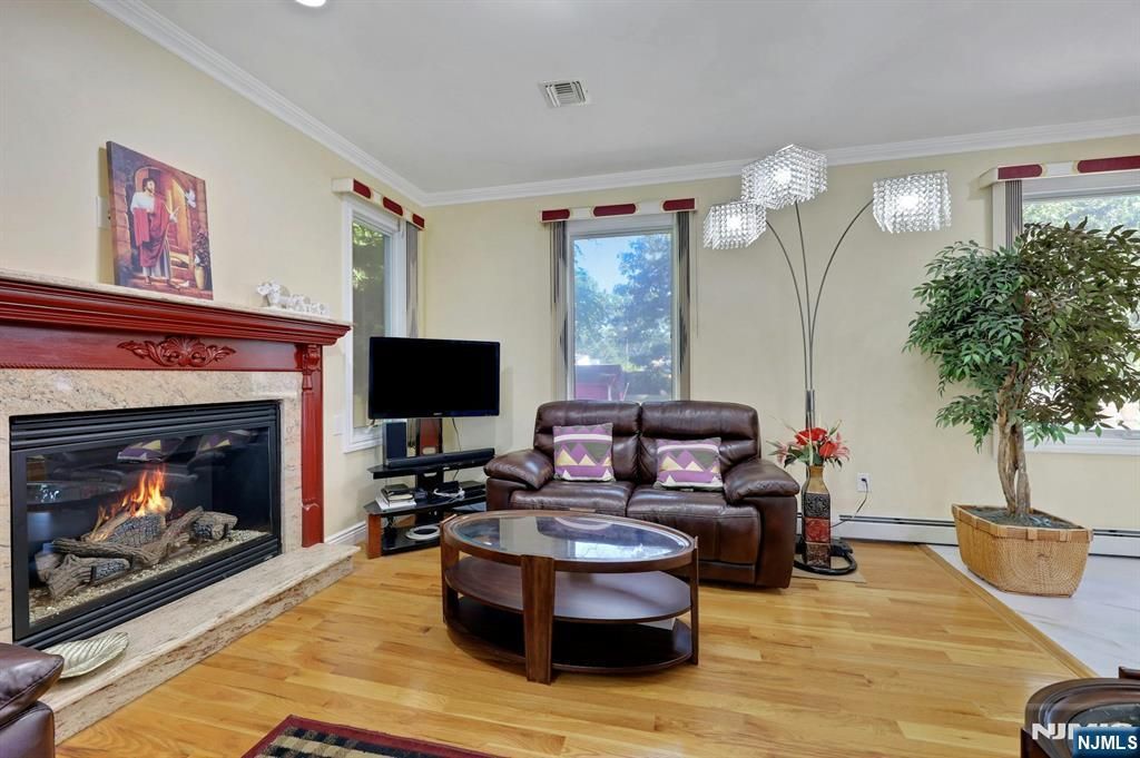 Apartment in New Milford, Bergen - More
