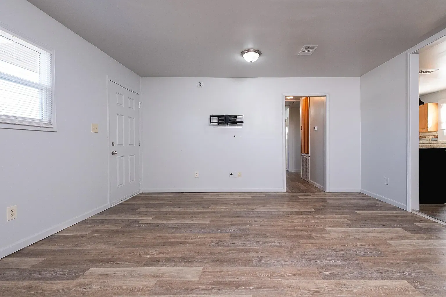 4 bed, 1352 sqft, $1,500 — Photo 4