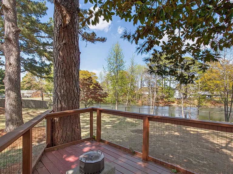 403 Holloway Dr — Photo 37