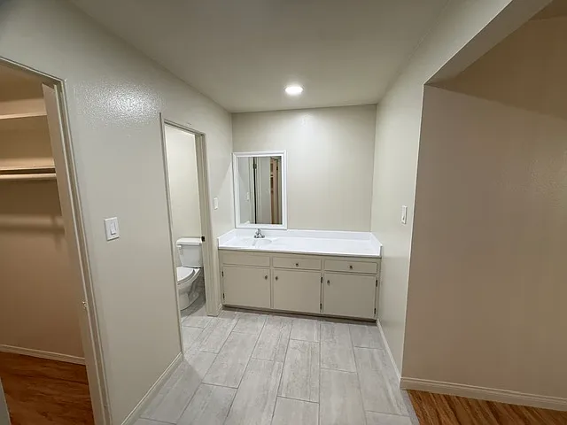 11619 Downey Ave #101 — Photo 9