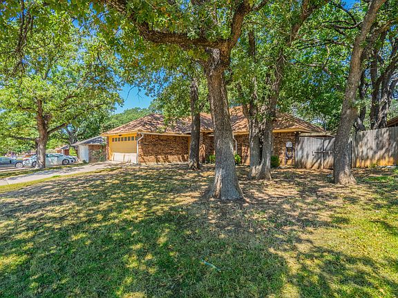3rd image of 2119 Turf Club Dr