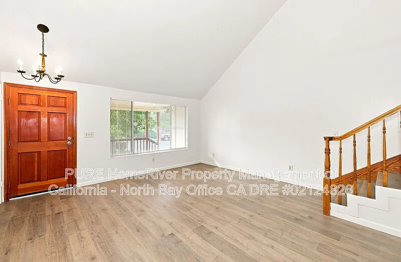 5 bed, 2.0 bath, 2006 sqft, $4,100 — Photo 2