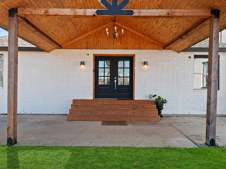 15285 S Skaggs Rd — Photo 2