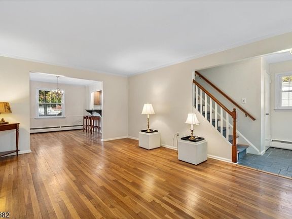 4th image of 585 Trinity Pl #N
