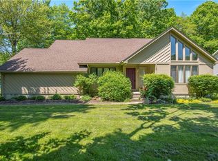 1169 Trails Edge Dr, Hubbard, OH 44425