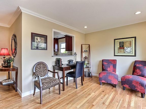 3rd image of 4985 Castlewood Ct