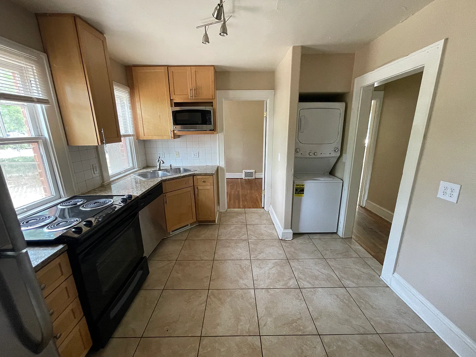 4 bed, $5,200 — Photo 4