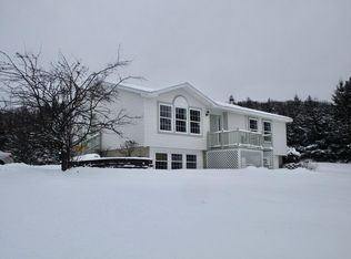 34 Wonderview Dr, Mapleton, ME 04757