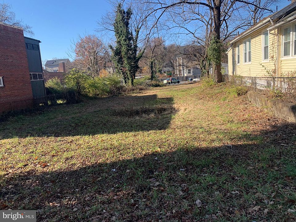 2nd image of 2718 26th St NE