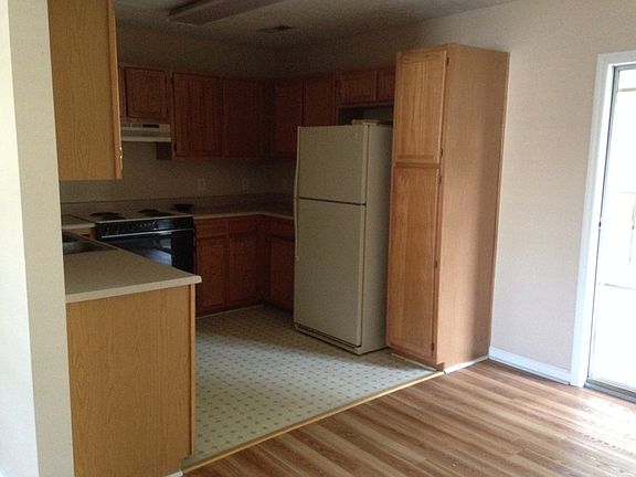 4th image of 303 E Wood Ln