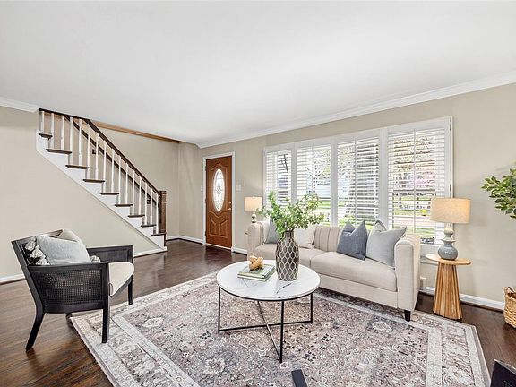 2nd image of 629 Meadowridge Ln