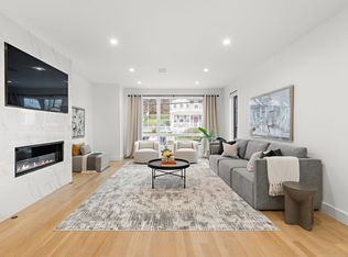 391 Undercliff Ave, Edgewater, NJ 07020