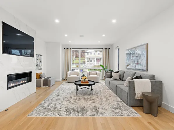 391 Undercliff Ave, Edgewater, NJ 07020