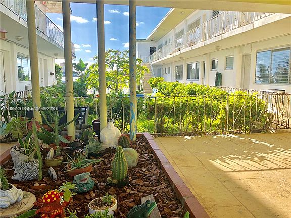 5th image of 2250 Bay Dr APT 8