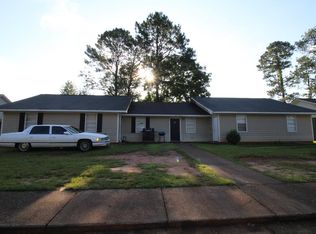 320 Carriage Ln, Albany, GA 31721