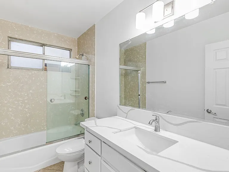 5923 Carlton Way — Photo 9