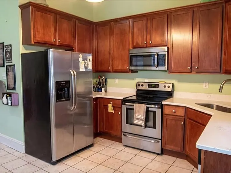 2107 E Marshall St — Photo 13