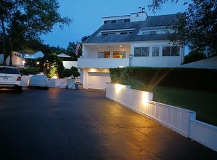 22 Waters Edge Ln, Mount Sinai, NY 11766
