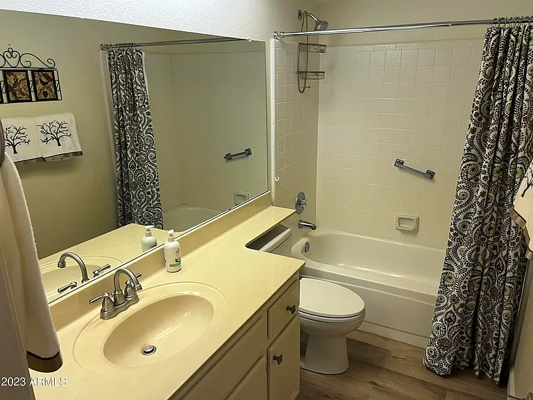 10409 E East Dr — Photo 10
