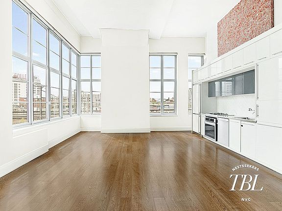 4th image of 2728 Thomson Ave