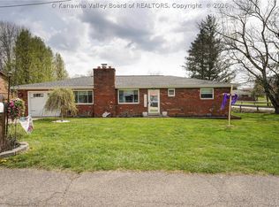1 Hillcrest Dr, Scott Depot, WV 25560